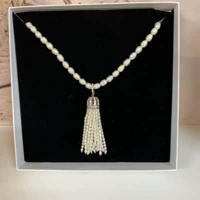 BNWT Pearl Tassel Necklace 