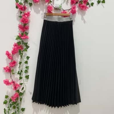 Betty Basics Womens Pleated Midi Skirt Size 6 Black  / Silver 