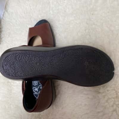 Kumfs Womens  Size 37 