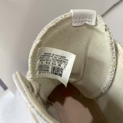 Converse Womens  Size 5.5 ( refer to sizing label)