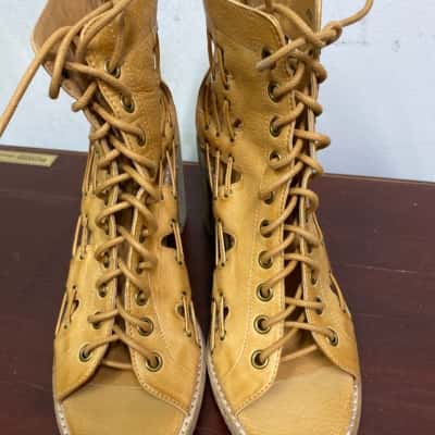 Mollini Womens  Size 39 Boots / Sandals Beige 