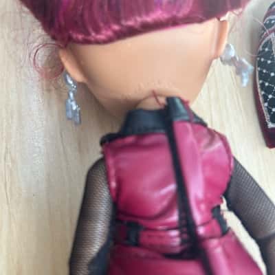 Rainbow High Fashion doll Mila Berrymore