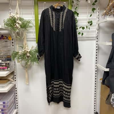 Zoe Kratzmann Womens 100% Linen Embroidered Maxi Dress Black  / White 