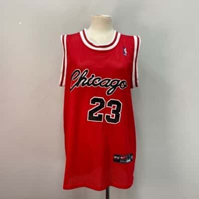 NBA / Nike  Chicago Bulls #23 Jordan Mens  Size M Jersey Red 