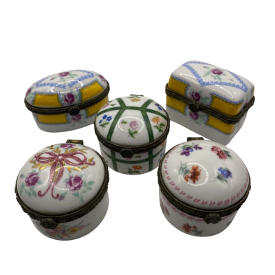 Set of five porcelain trinket boxes