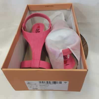 I Love Billy Womens  Size 39 Sandals pink denim brand new sandals with small wedge