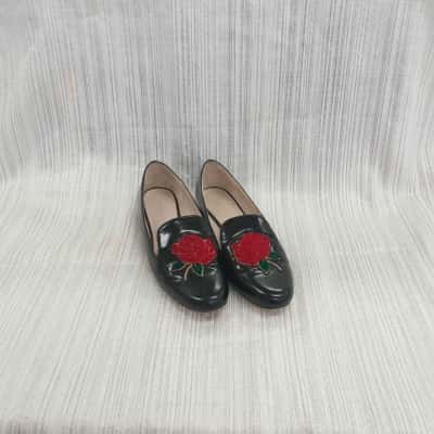 Zara Basic Collection /Black Patient with Gorgeous Rose Embroidered Detail Shoes Size 39 