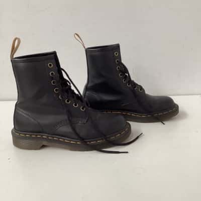 Dr Martens Unisex vegan  boots  Size 4 Black 