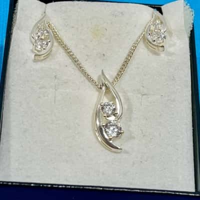 925 Silver Diamontee Pendant Necklace & Matching Earrings