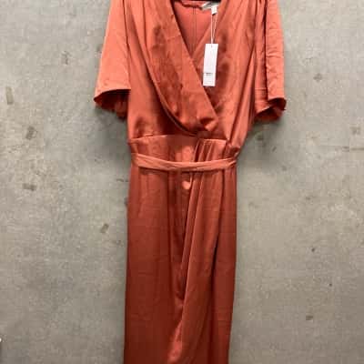 Forever New Curve Womens  Size 22 Formal Dress / Midi Dress / Wrap Dress Rose Gold 