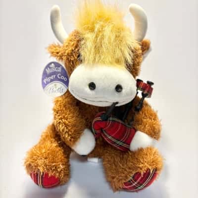 Highland Cow 8” Plush Toy "Musical Piper Coo" 