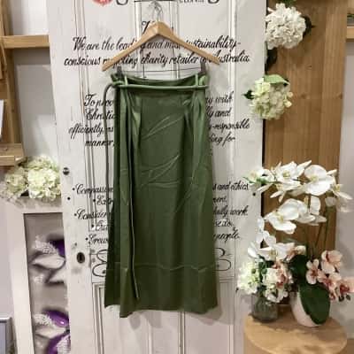 SABA BRAND! Womens  Size 14 Maxi Skirt Olive! GORGEOUS MAXI SKIRT! GREAT FOR ANY FORMAL OCCASION OR A NIGHT OUT! FEATURING A THICK BELT! 