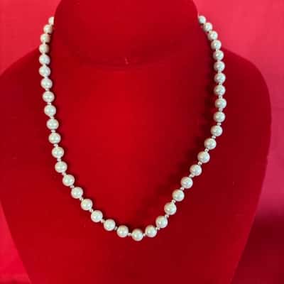  Women's Magnetic Faux Pearl Necklace 