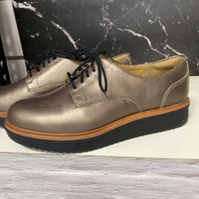 Clarks Artisian   Size 37.5 pewter shoes new 