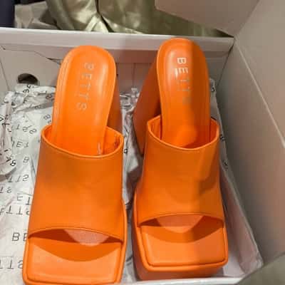 Betts Crawford Womens Size 6 Heels Orange 