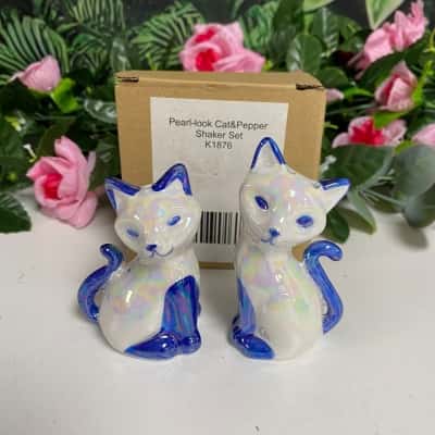 Gorgeous set of salt & pepper cat shakers New