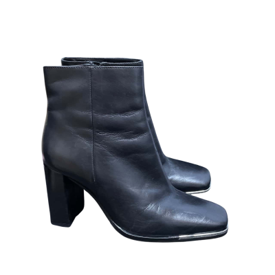 Country Road Womens  Size 38 Black  ankle boots