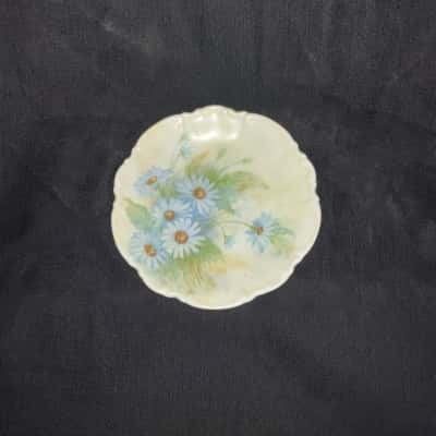 N.G.Lane hand painted daisy dish