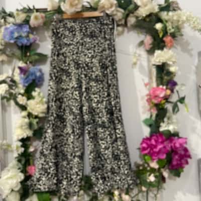 Mister Zimi Size 8 Black Pattern pants