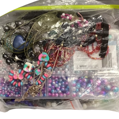 Bag of assorted craft goods (lge)