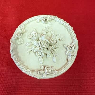 Vintage Ivory-Coloured Lidded Resin Trinket Dish features an Intricate Embossed 3D Floral Rose Arrangement on Top