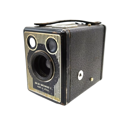 Very Collectable Vintage Kodak Box Camera Six-20 'Brownie' E - Shutter Works On Both Incident & Brief Settings Includes Excellent Leather Case - See Pics