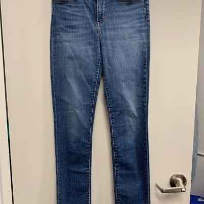 Levi's 312 Womens shaping jean ,Size 28, Slim Fit Jeans mid - Blue denim.