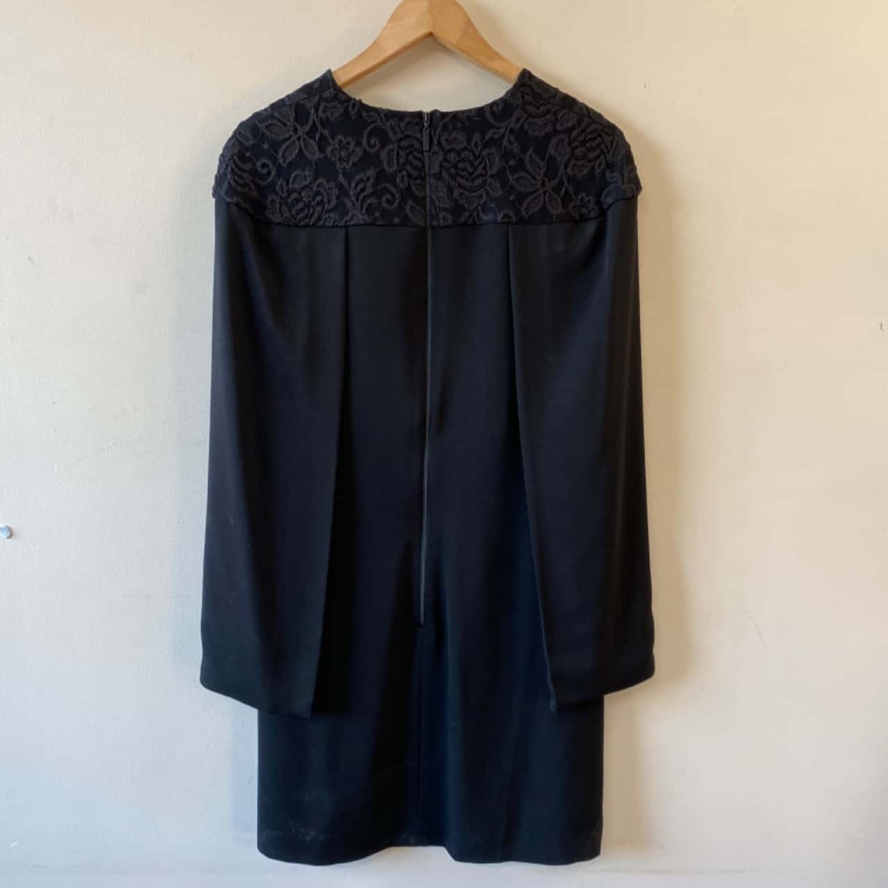 Cue Shift Dress With Cape Sleeves Size 12 Black (s)