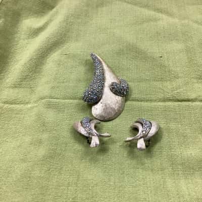  Womens Brooch / Earrings (jb)