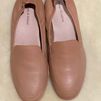 Django & Juliette  Womens  Shoes Size 40 