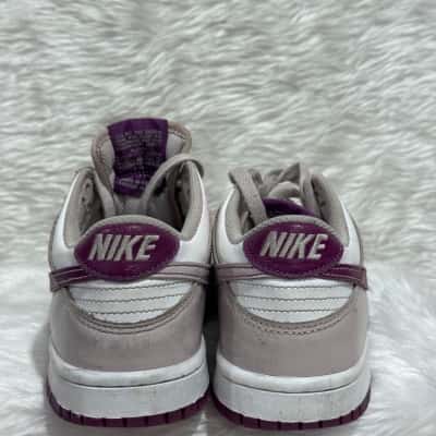  Nike Womens  Size 5 Sneakers Purple / White 