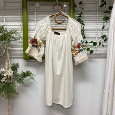 Bingo Betty  Womens  Size 10 Embroidered Mini Dress Cream 