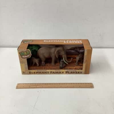 New Elephant family playset 