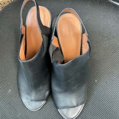 Country Road Womens sandals Size 39 