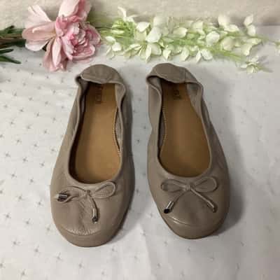 Supersoft by Diana Ferrari Womens Size 11C Beige Ballet Flats with Bow 