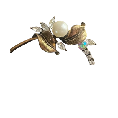  Rhinestone and Pearl Bead Womens Brooch Gold Tone crescent Shaped