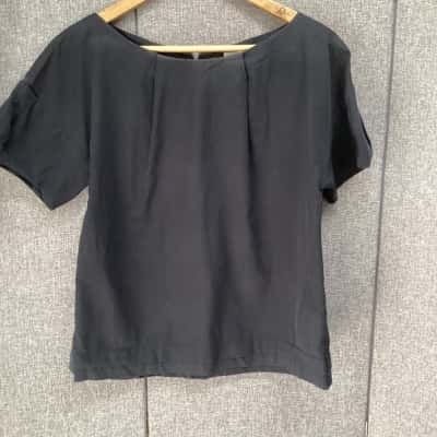 Country Road Top  Size M Black  