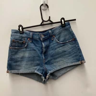 Levis Womens  Size 28 Blue shorts 
