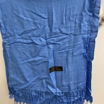  Women’s 100% SILK Made in Cambodia Size One Size Scarf Blue 