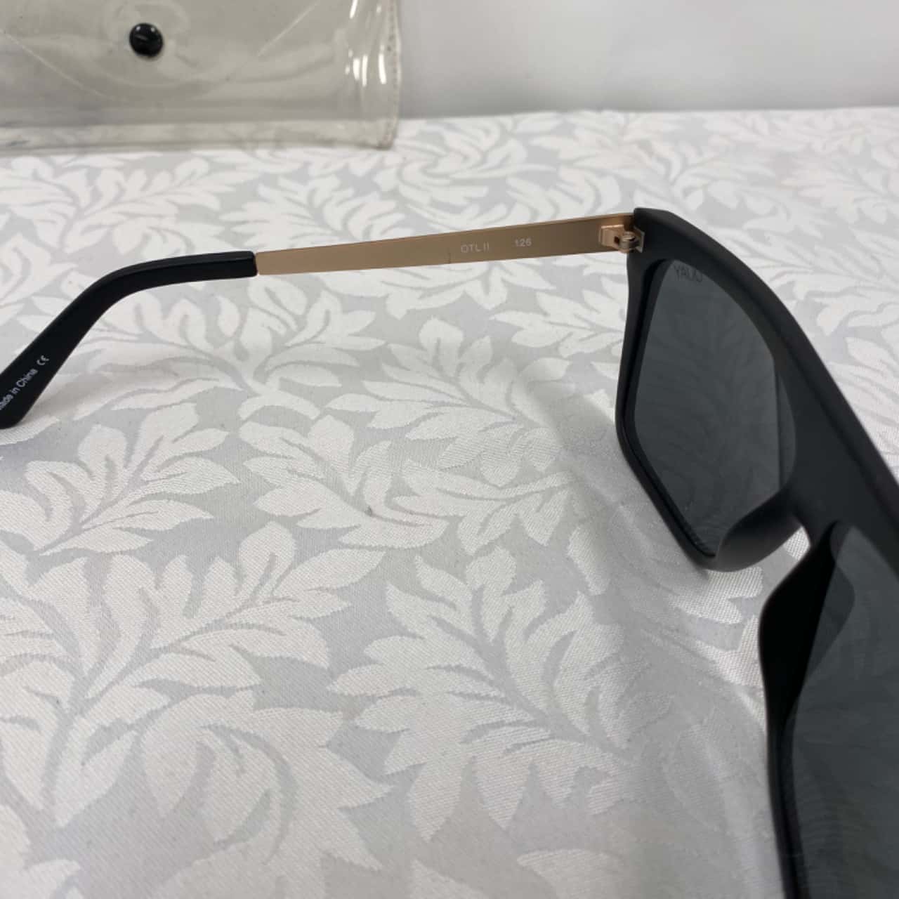 “Reduced” Unisex Quay Sunglasses x Desi Perkins (s)