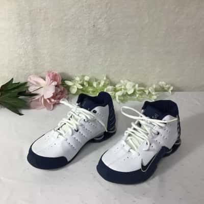 Nike Shox EUR Size 36 White / Navy Blue Lace up Sneaker Shoes
