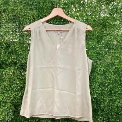 Review Womens  Size 12 Sleeveless Top Green 