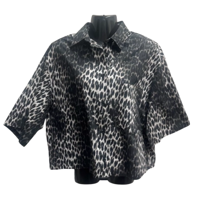 Alexandra Womens  Size XS Button Up Top / Cropped Top Animal print 