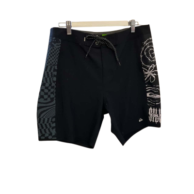 Quiksilver Mens  Size 33 Black  shorts 