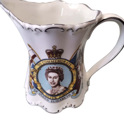 Queen Elizabeth II Silver Jubilee 1977 Commemorative Jug – St George Fine Bone China