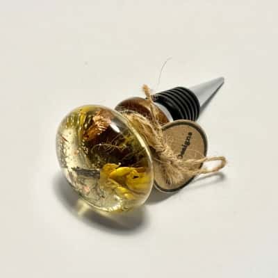RealArtDesigns resin bottle stopper 