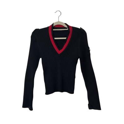 Karen Millen  Ribbed Long Sleeve Sweater Featuring Red V Neck Trim Size 2 Black  