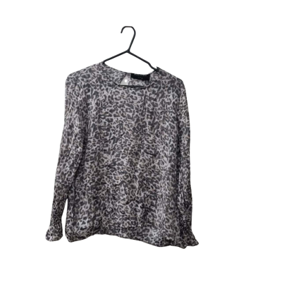Decjuba Women's Size L Long Sleeve Top in Animal print 