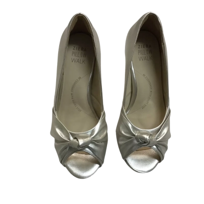 Ziera Womens  Size 38.5XW Pillow Walk Metallic Silver Heel