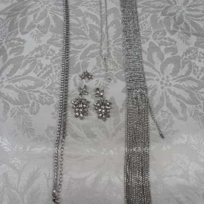 SPARKLY  Women's COSTUME Silver jewellery bundle 